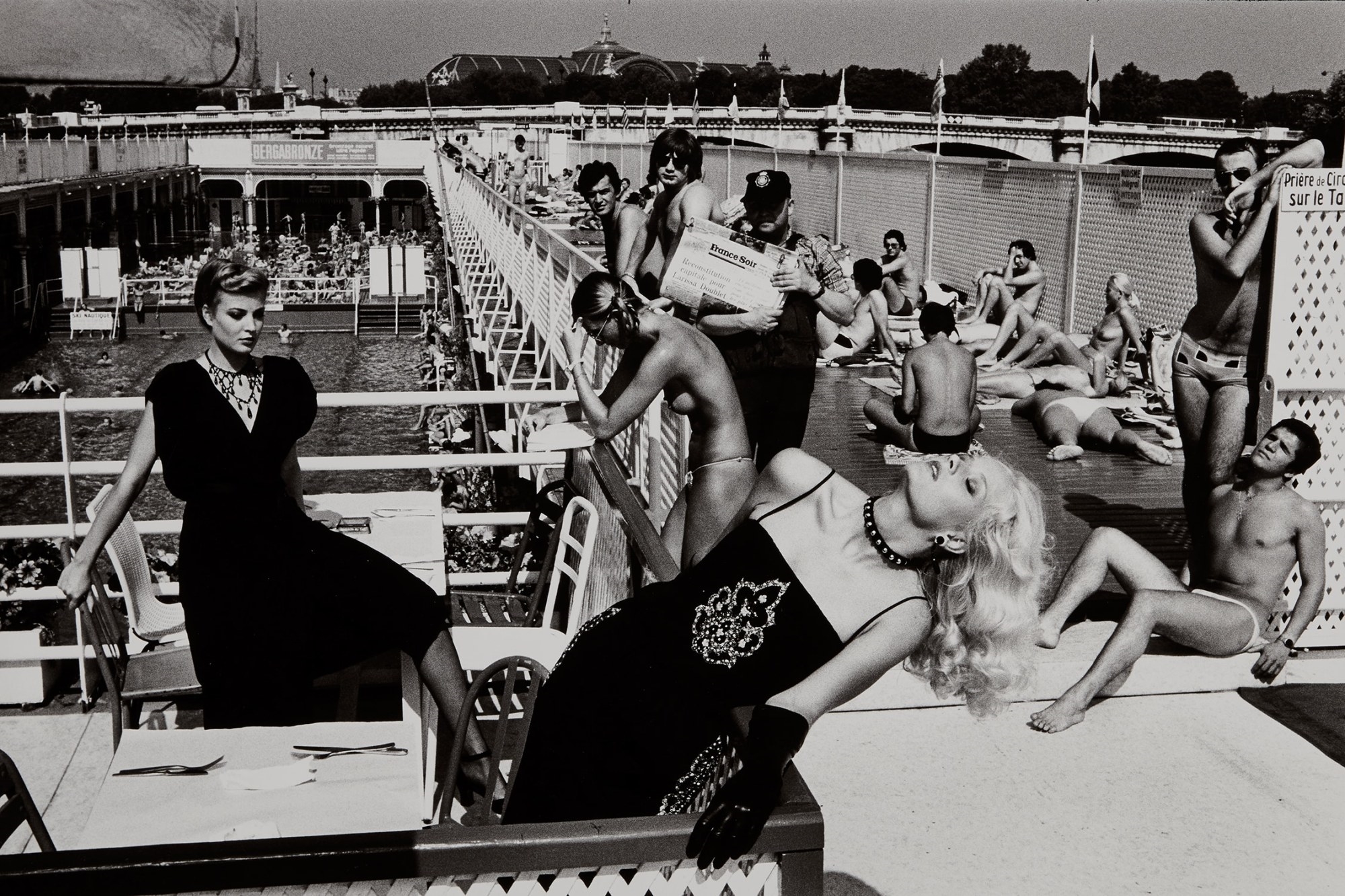 helmut-newton-piscine-deligny–vogue-fra-JAJQS